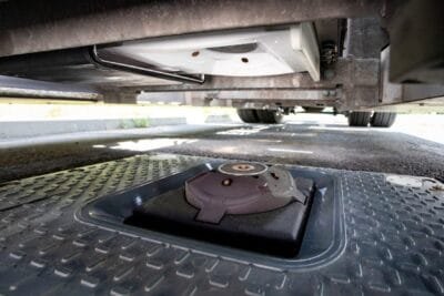 Fraunhofer IVI starts testing truck undercarriage charging systems in Dresden